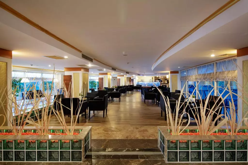 Crystal Admiral Resort Suites & SPA
